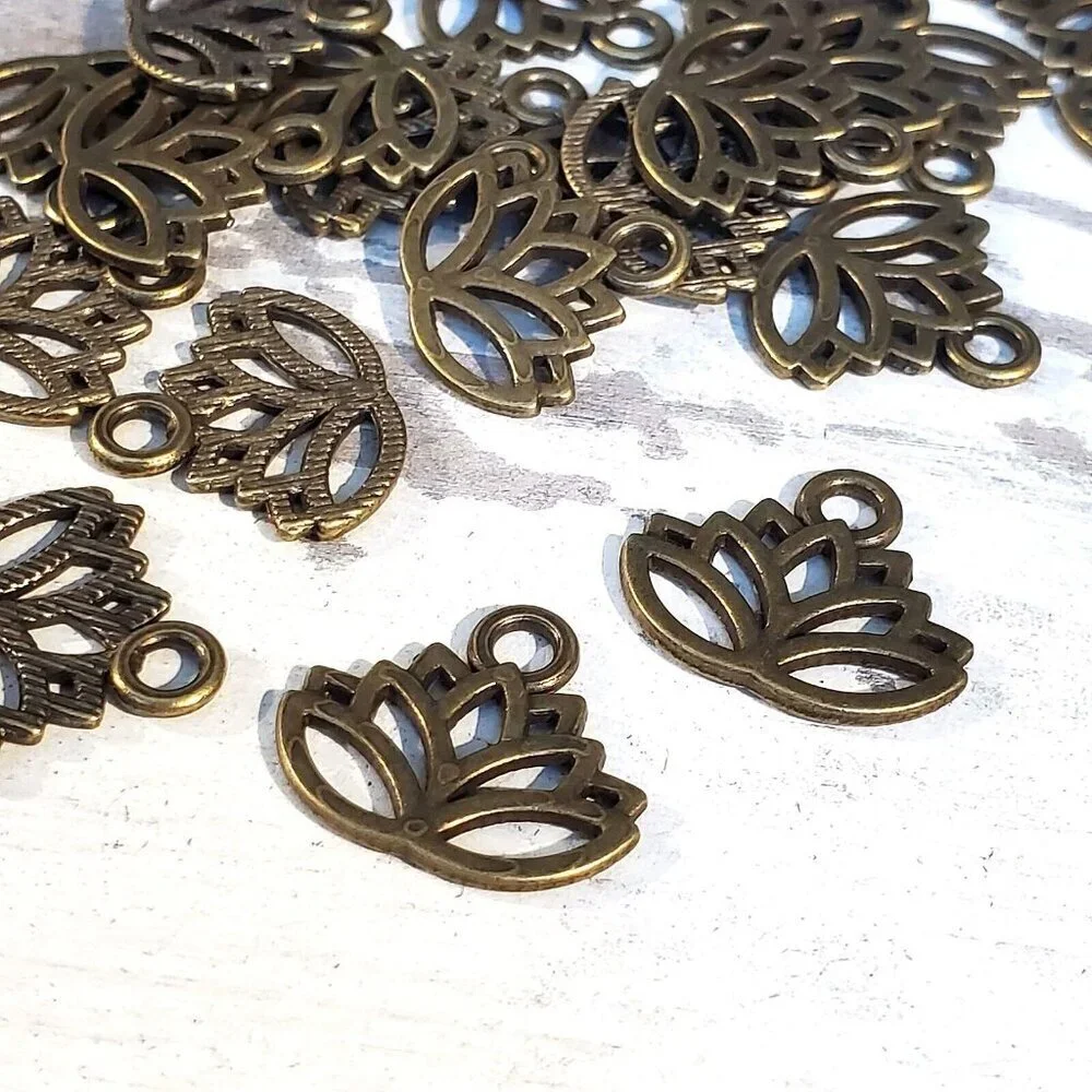 Antique Bronze Open Lotus Flower Zen Garden Yoga 15x17mm Charms Pendants 10 pcs
